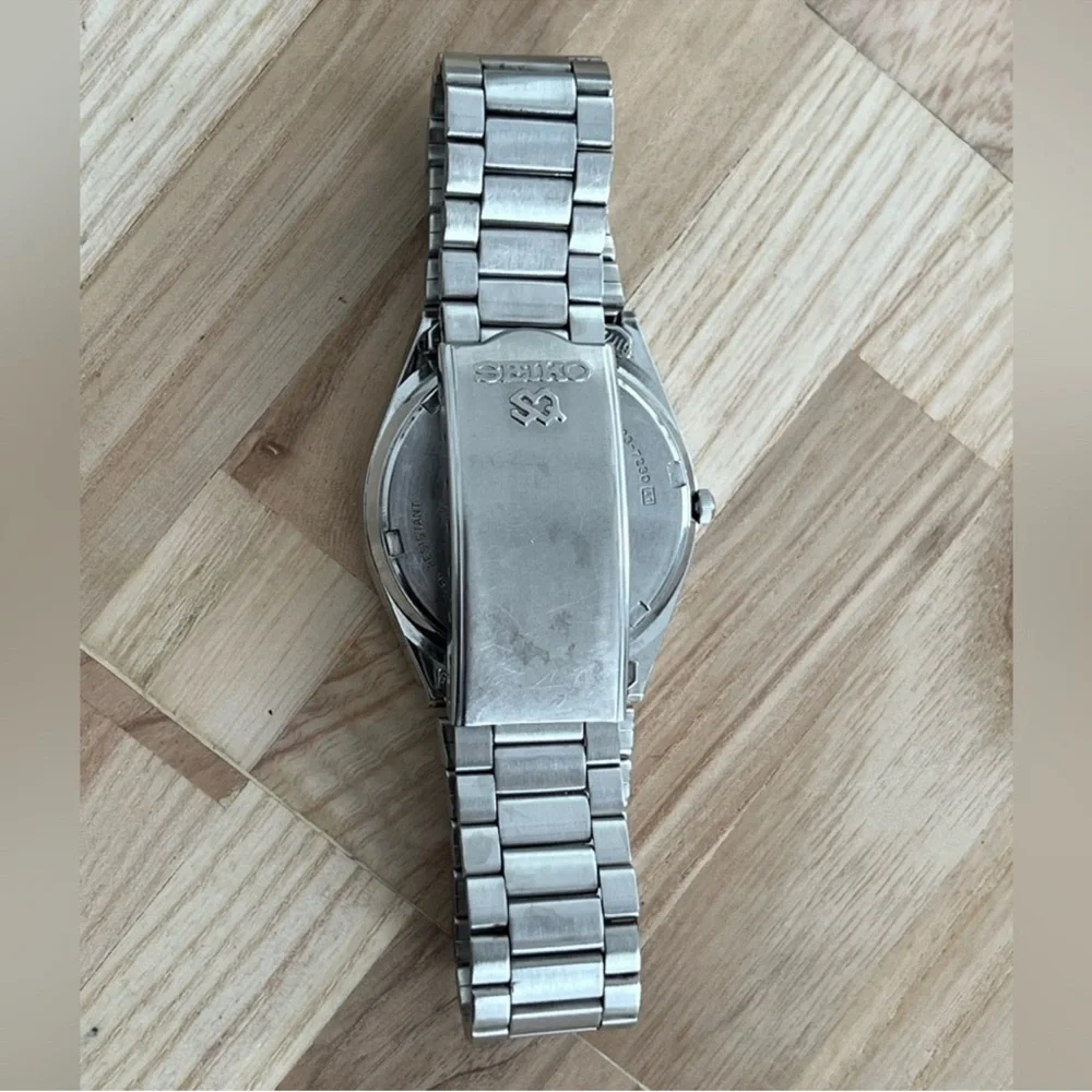 Seiko SQ Vintage Men's Watch Stainless Dial and Bracelet Day Date Windows